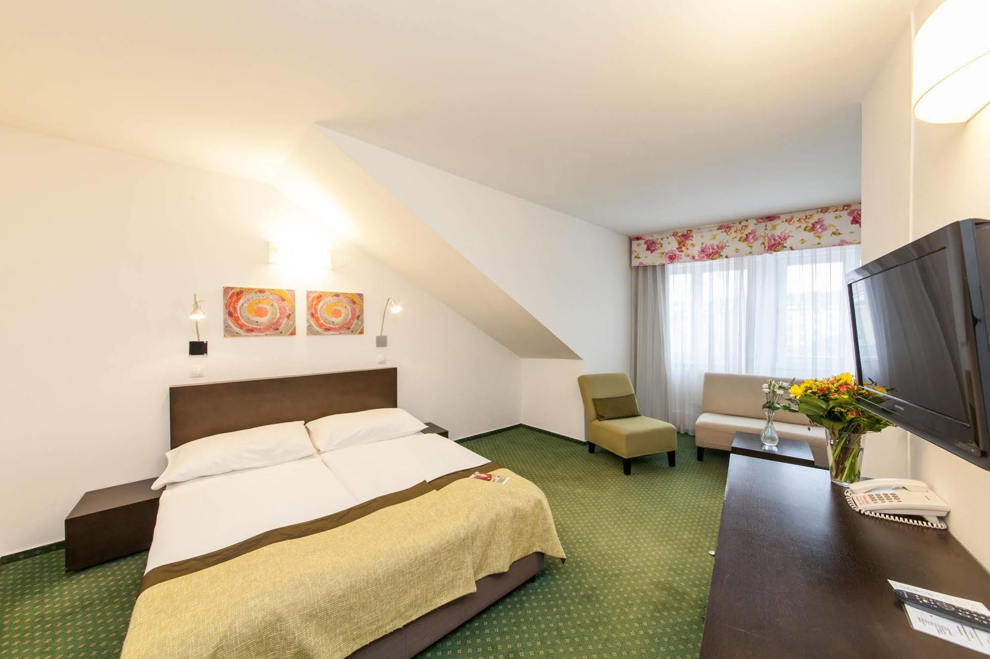 Hotel Vitkov Prága Kültér fotó